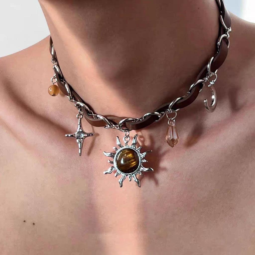 New One Piece Sun Shaped Leather Splicing Clavicle Chain Bohemian Vintage