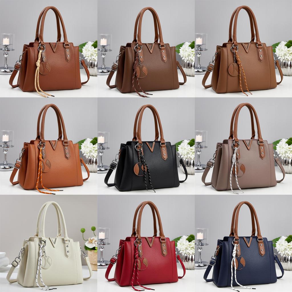 Stylish Ladies Handbag Made Of Pu With Zipper Closure For Office Use
