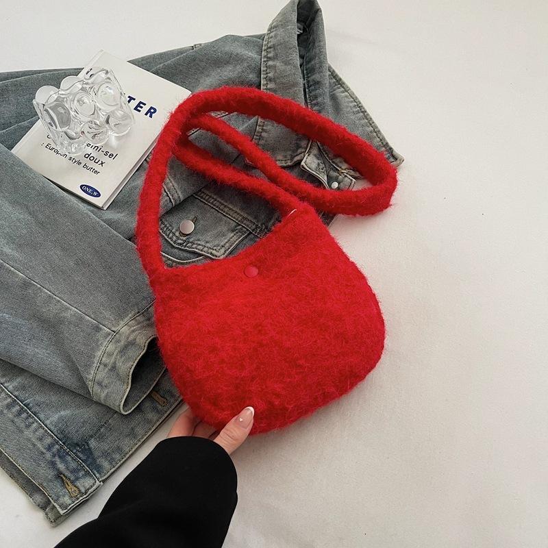 

Cute warm autumn and winter plush armpit bag stars 2025 new large-capacity soft girl shoulder make-up bag ins tide 20*4*19