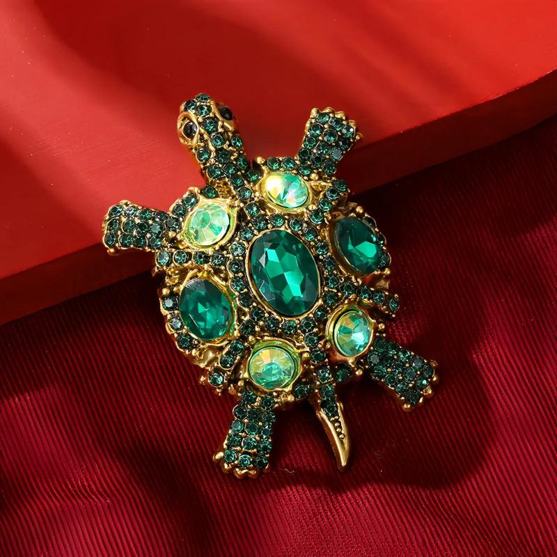 New turtle brooch women's high-end sense light luxury niche creative fashion animal high-end brooch pin accessories