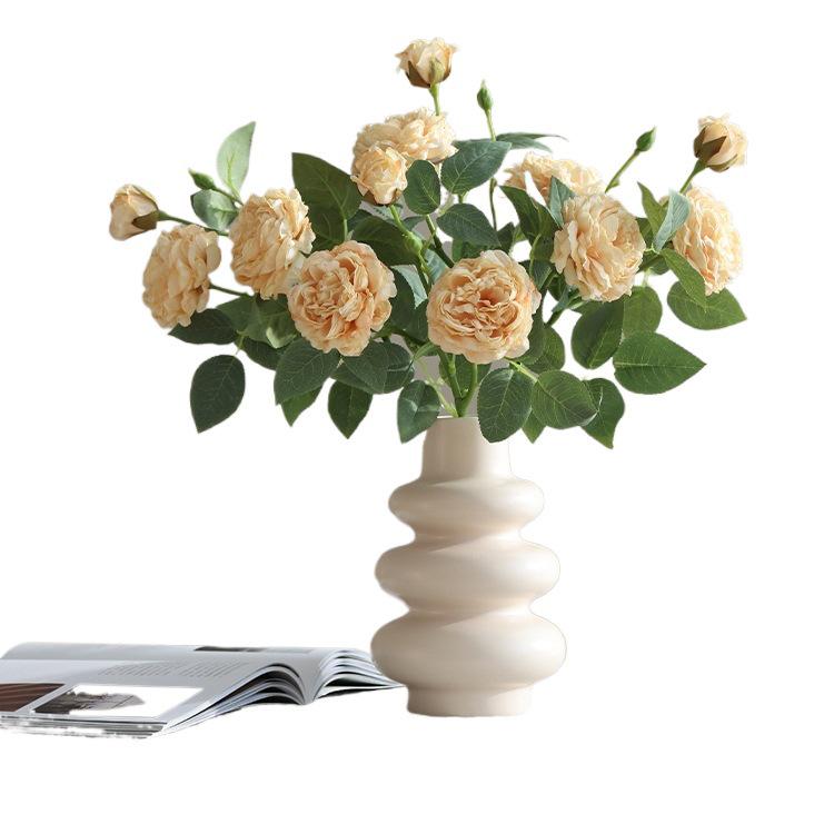 Composizione di Fiori Finti Rosa con Bordi Bruciati Retrò per Decorazione del Soggiorno o del Tavolo da Pranzo