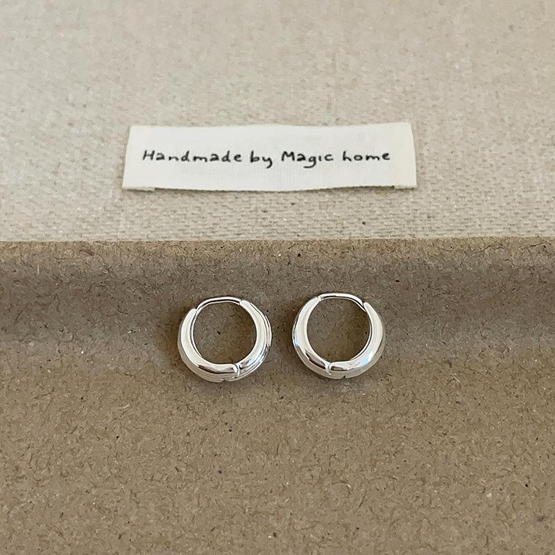 

Линия Текстура Металл Геометрический Круглый Ухо Пряжка Женские Простые Нишевые Уникальные Индивидуальные Изысканные Универсальные Серьги