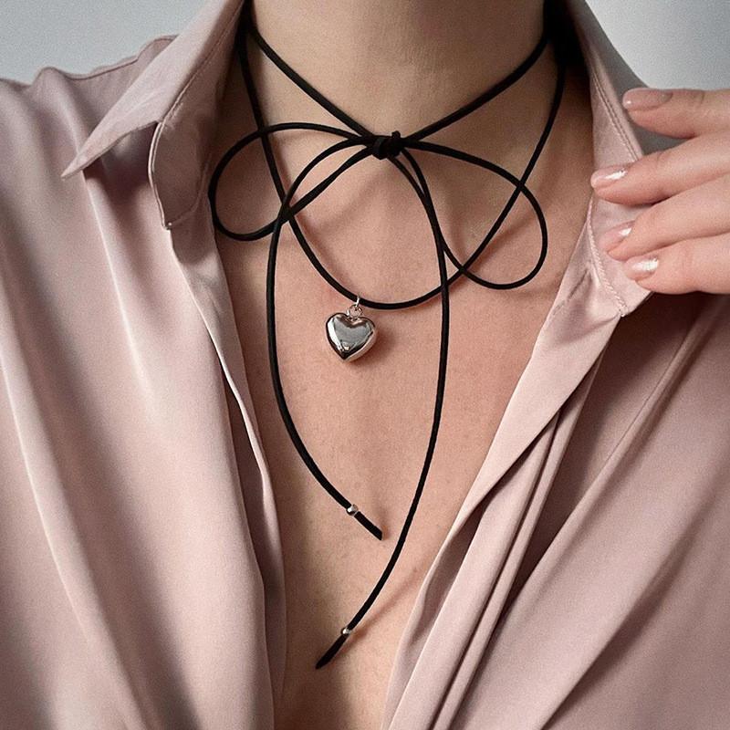 Heart Shape Alloy Pendant Necklace With Geometric Design For Women And Men