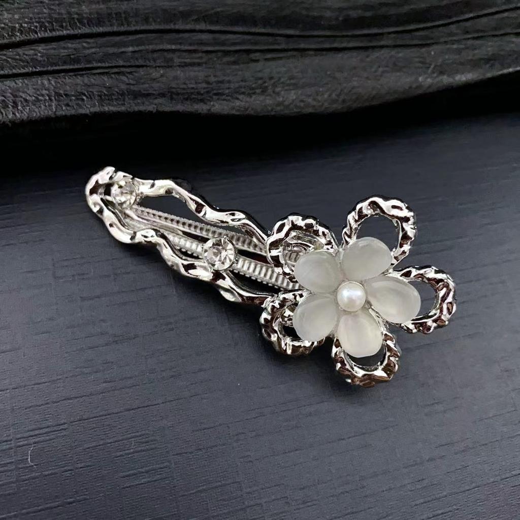 1Pc Exquisite Bow, Small Hairpin, Women's New Niche Design, Simple and Versatile, Personalized and Advanced Sense, Small Bangs Clip.