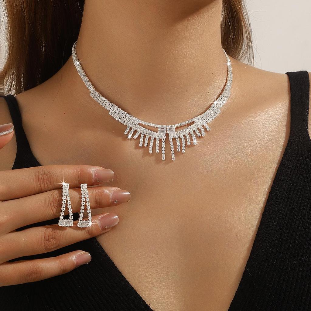 Elegant Crystal Necklace & Earrings Set for Weddings and Banquets