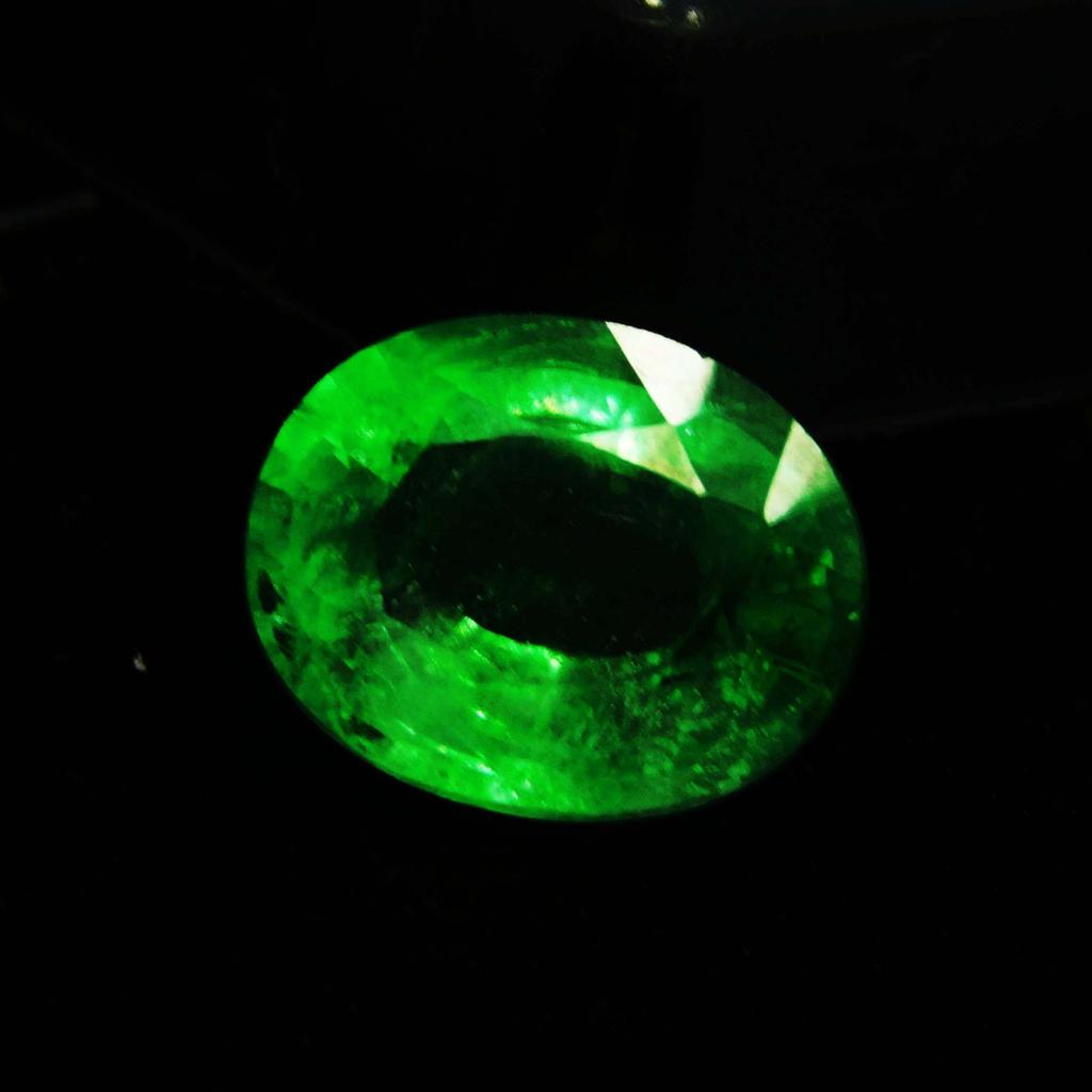 Natural Green Emerald Loose Gemstone Oval Shape 3 ct for Jewelry Making and Gem Collections