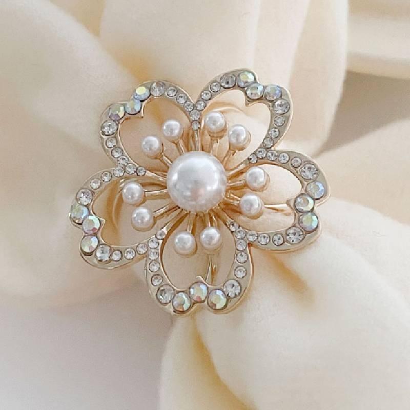 Alloy Scarf Clip With Floral Design Fall 2023 Oversized Belt Buckle**