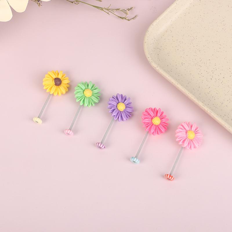 5Pcs Cartoon Small Fresh Cute Swing Daisy Car Center Console Dashboard Toys Creative Shaking Head Flower Car Interior Ornaments
