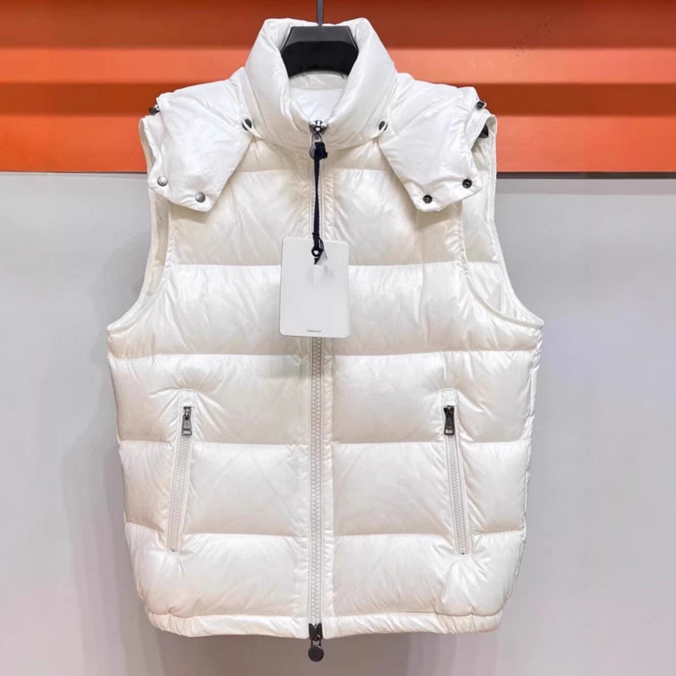 Spīdīgs polsterēts veste ar noņemamu kapuci
