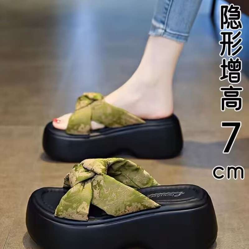 Gentle matching skirt platform slippers women's summer wear 2025 new muffin sandals high heels sandals soft-soled beach shoes