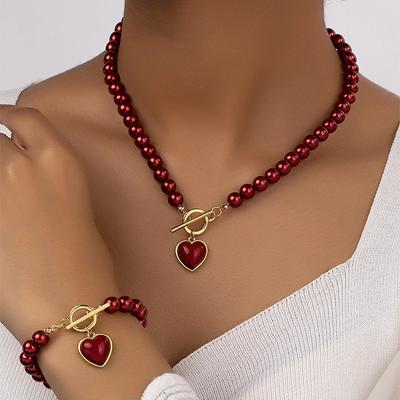 Perlenkette und Armband Set mit Herzanhänger Knebelverschluss Elegante Schmuckaccessoires für Damen und Mädchen Geeignet für verschiedene Anlässe