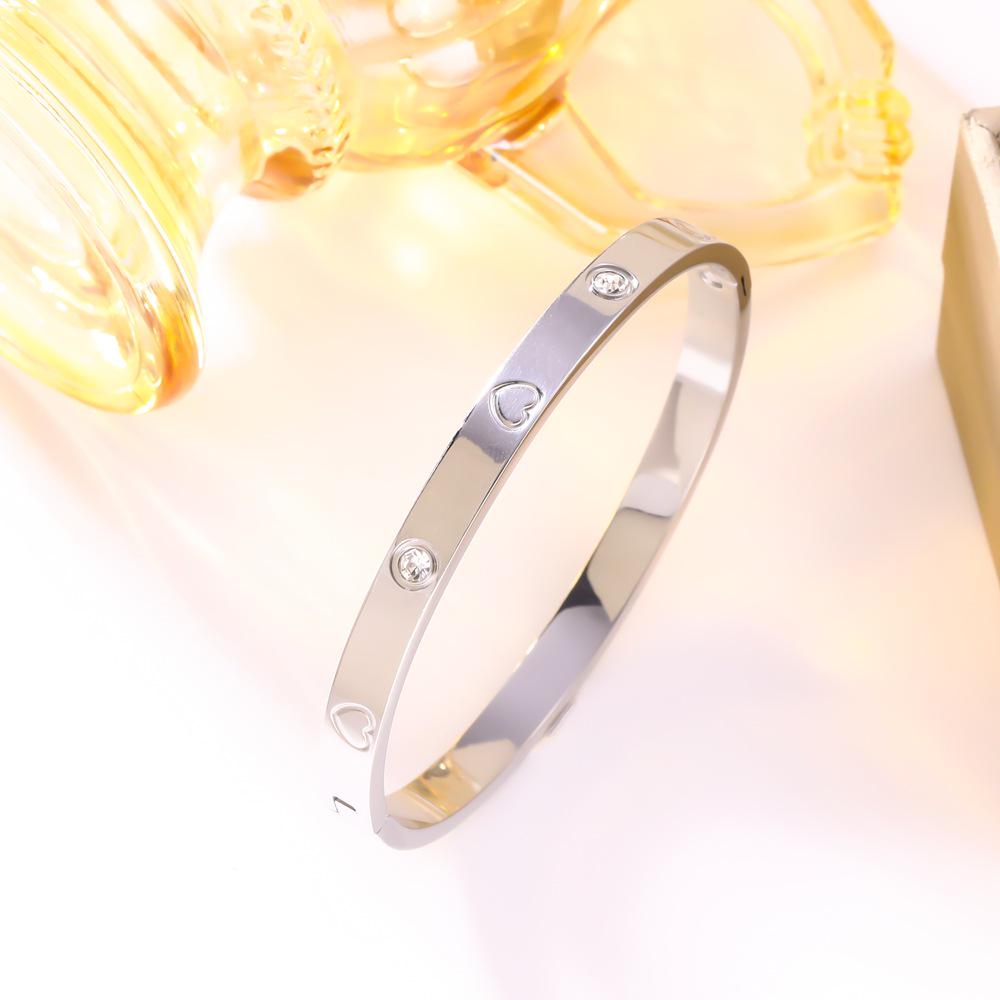 Elegant Titanium Steel Heart Diamond Bracelet for Girls – Light Luxury, Versatile, and Stylish