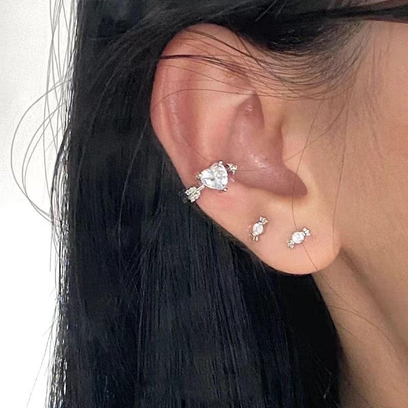 Exquisite Heart Ear Cuff: No Piercing Needed, Versatile and Comfortable for Women 2024