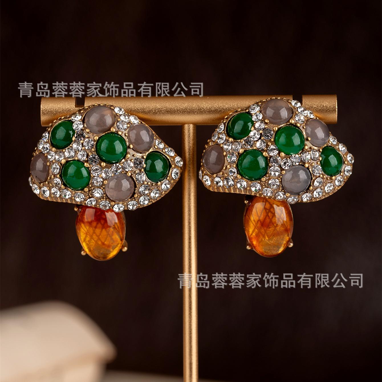 Exquisite Versatile Cat Eye Stone Circle Earrings Light Luxury Unique Temperament Retro Niche Design Personalized Antique