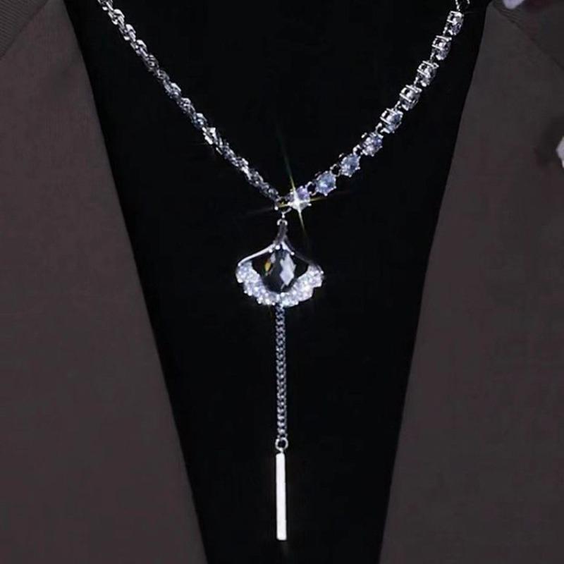 High-end ginkgo biloba long necklace women s new collarbone chain versatile sweater chain