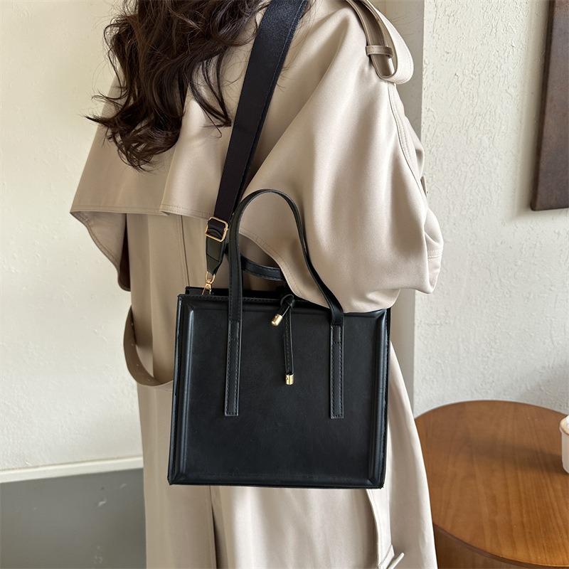 Bag women's winter new trend fashion shoulder bag casual messenger bag small square bag women's bag