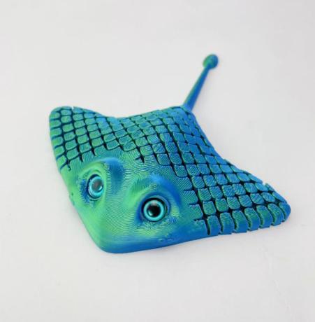 Movable Jointed Stingray Figurine Realistic Marine Animal Model with Articulated Fins and Tail for Educational Display or Collection