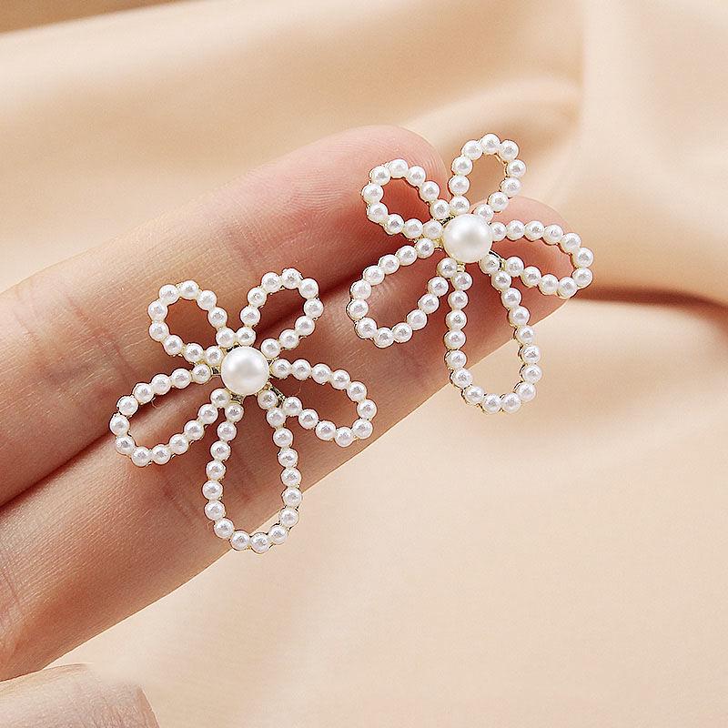 Exaggerated Pearl Hollow Flower Stud Earrings - Simple & Sweet Small Floral Ear Ornaments
