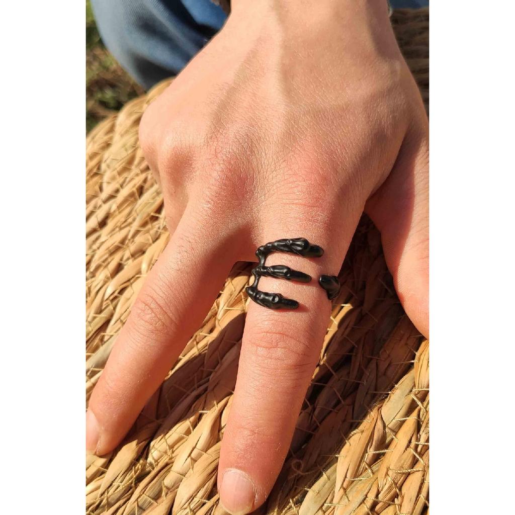Verstellbarer Ring mit schwarzer Skelettkralle
