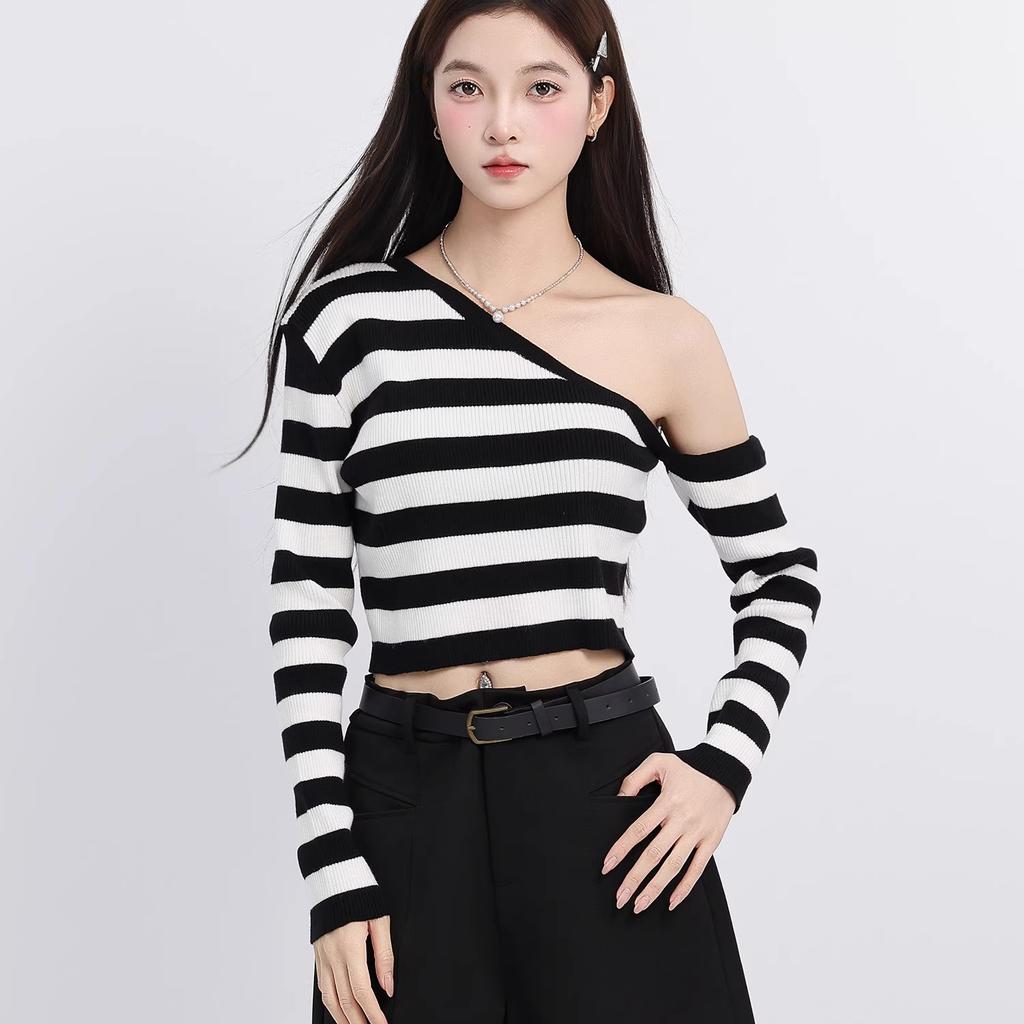 Retro Color-blocking Striped Off-the-shoulder Long-sleeved Knitted Sweater for Women's Autumn Base Layer, Slimming and Form-fitting Short Top
