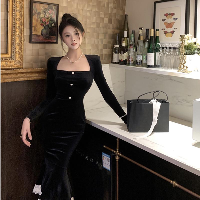 French Royal Sister Hepburn Black Dress Women's Autumn Velvet Small Black Dress Advanced Sense Slim Little Mom Hip Wrap Long Dress