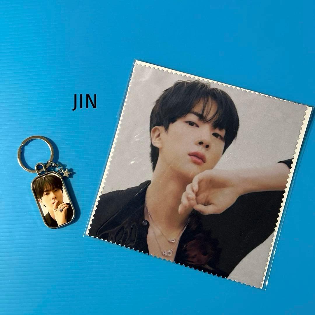 

[Б/У] Металлическая брелок-ключница и салфетка для чистки BTS JIN SPUR (Квадратный тип)