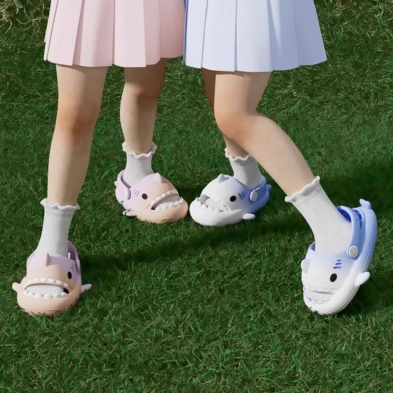 Fashion Shevalues 2025 New Shark Slippers For Kids Fashion Gradient Cartoon Sandals Boys Girls Outdoor EVA Beach Shoes Cute Shark Slides