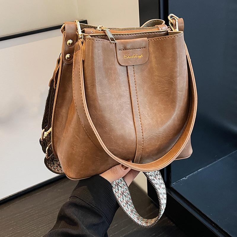 Exquisite Women's Bucket Bag, Fashiable and Avant-garde Solid Color Shoulder Bag Crossbody Bag, Retro and Niche Design, Suitab