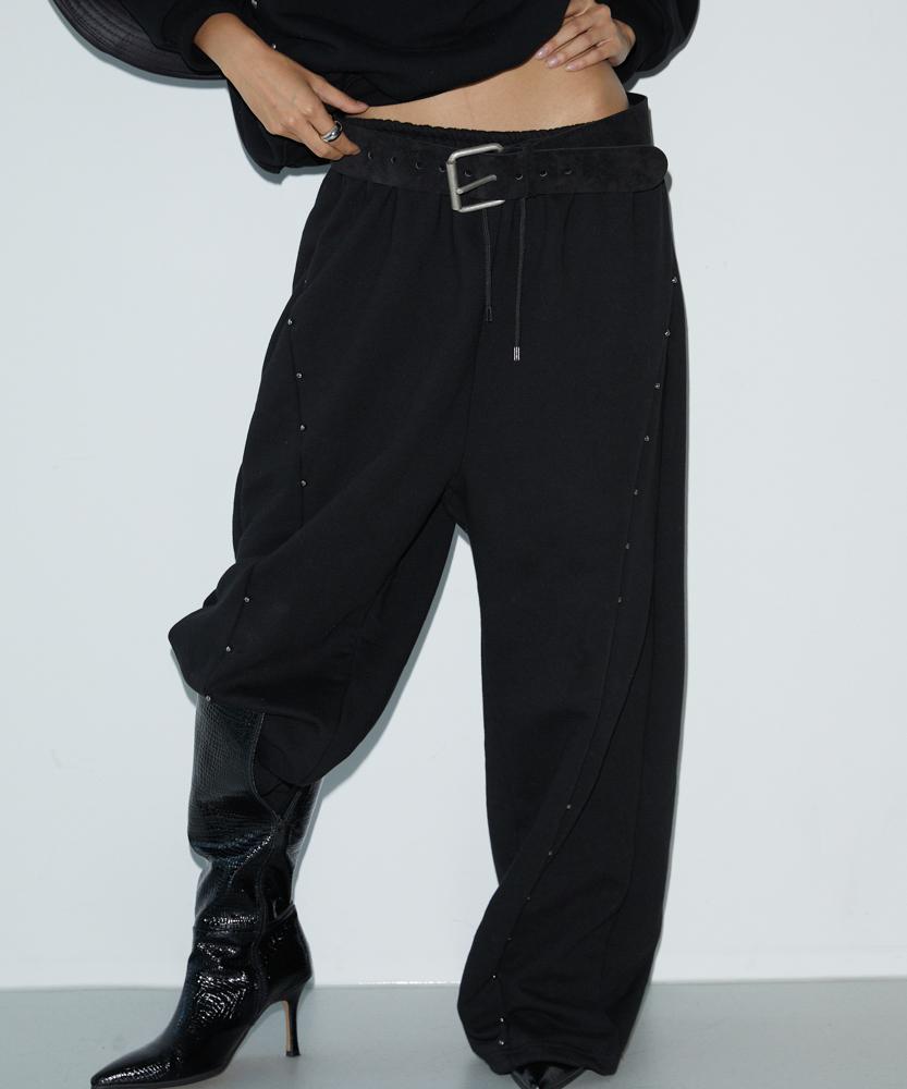 Bunteu Stud Cut Sweat Pants (Black)