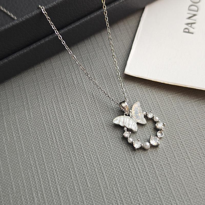Collana con Ciondolo Circolare a Farfalla Colorata in Acciaio Inossidabile con Zirconi per Donna Gioielli Delicati Romantici Vendita all'Ingrosso