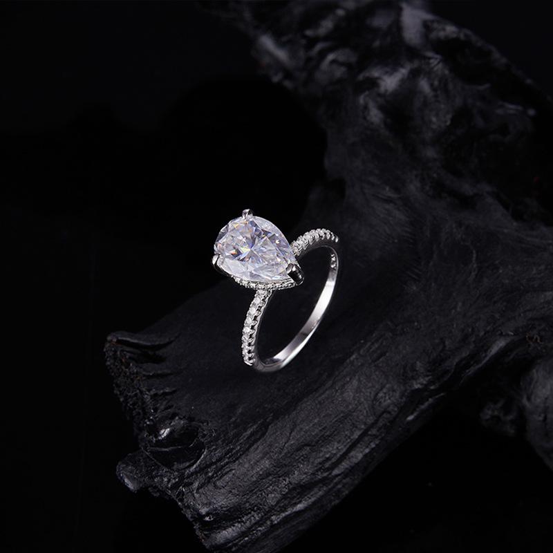 Elegant 4CT Teardrop Moissanite Ring for Women - S925 Sterling Silver, Classic Light Luxury Design.