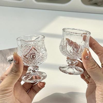 Verre à pied court gravé de style coréen pour liqueur de saké soju