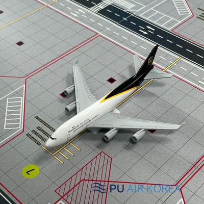 Letecký odlitek 1:Model letadla Boeing B747 UPS v měřítku 400 (16 cm)