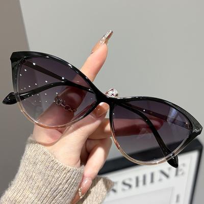 Oversized Cat-Eye Sunglasses for Women UV400 Metal Temples Fashion Street Style Shades Outdoor Sports UV Protection Glasses