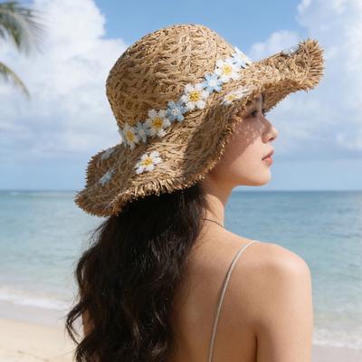 Strandstil Urlaubs-Sonnenhut Sommer Blumenkranz Strohhut für Damen Gewebter Hut mit breiter Krempe Sonnenschutzhut