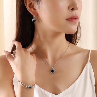 Elegantes Diamant Zirkonia Schmuckset: Beinhaltet Runde Ohrringe, Armband und Halskette - Luxuriös & Modisch für Frauen