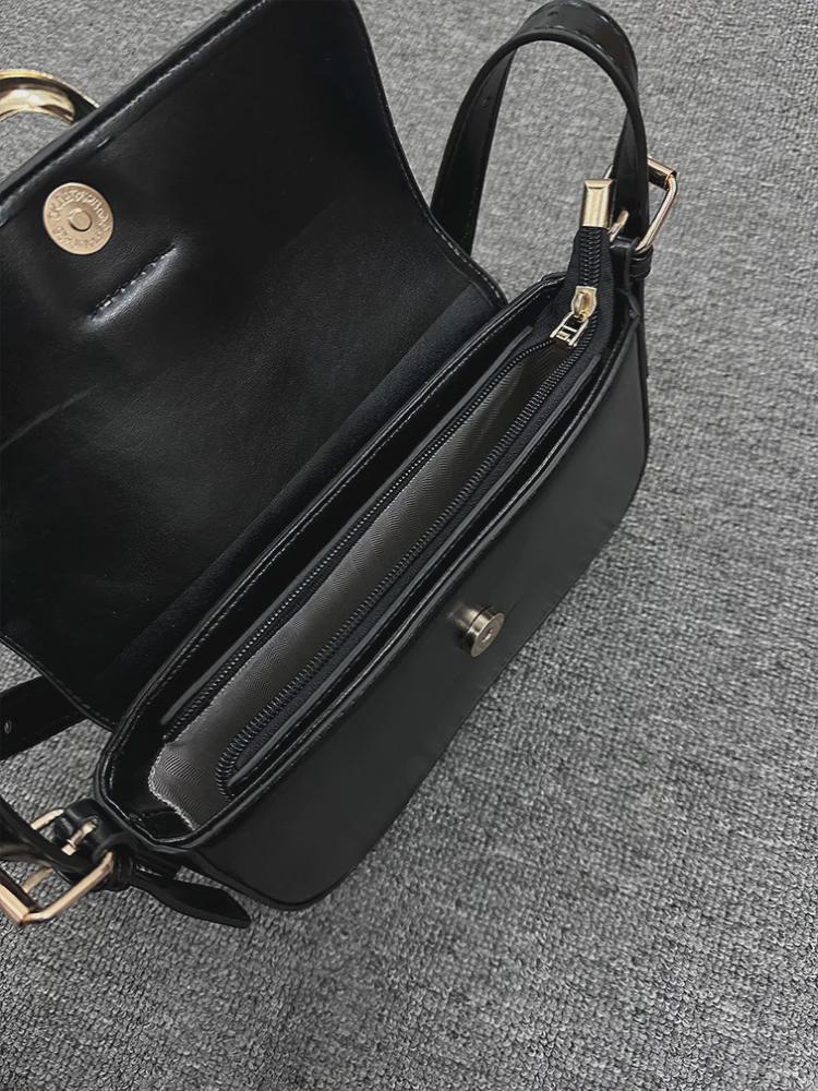 Women's Retro Wine Red Messenger Bag - 2024 Autumn/Winter Collection, Horseshoe Buckle, Small Square Underarm Shoulder Bag