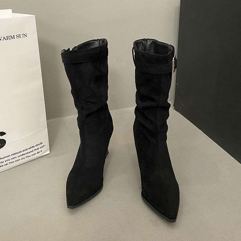 

Гонконгская корейская версия темпераментных плиссированных полусапог на толстом каблуке, женские весенние ботильоны 2025 с пряжкой на ремне, из замши с острым носком и высоким каблуком 40 чёрный