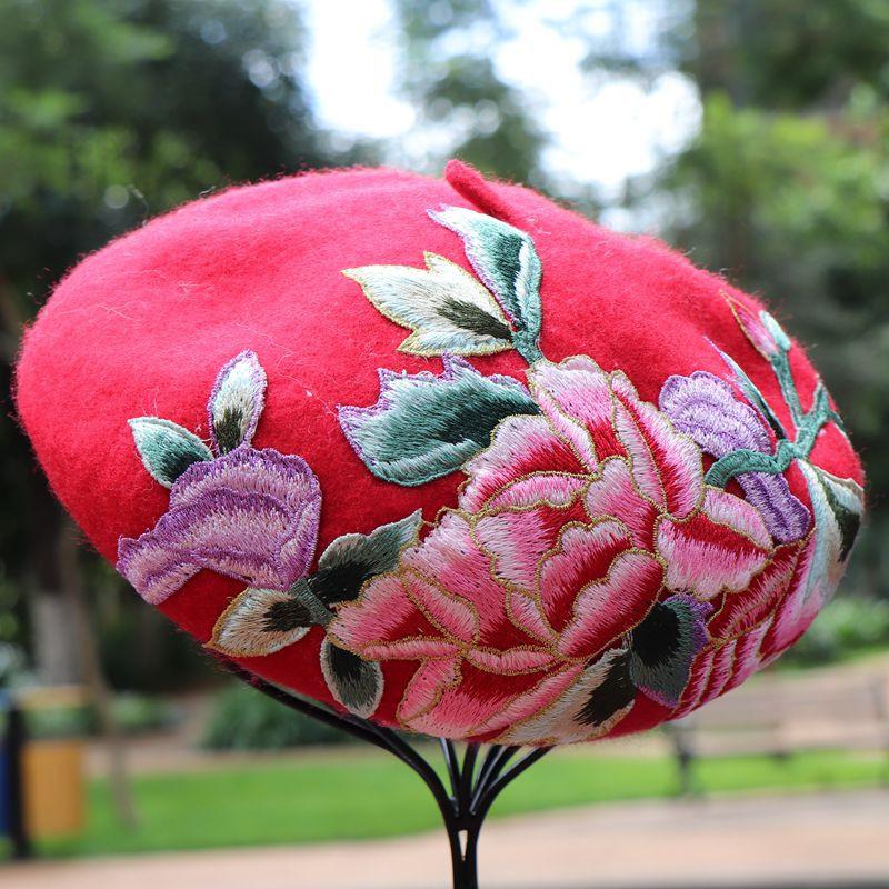 

Ins шикарный зимний дизайнерский этнический стиль, страстные красные цветы, шерстяной женский берет, женская шапка для отдыха, кепка художника head size 57cm