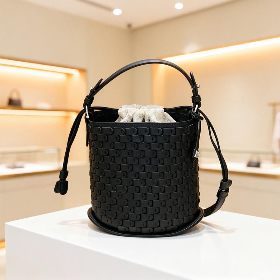 Haute couture version hand-woven bucket bag women s 2026 new first-layer cowhide woven bag fashionable versatile shoulder bag 21*10*19cm чёрный