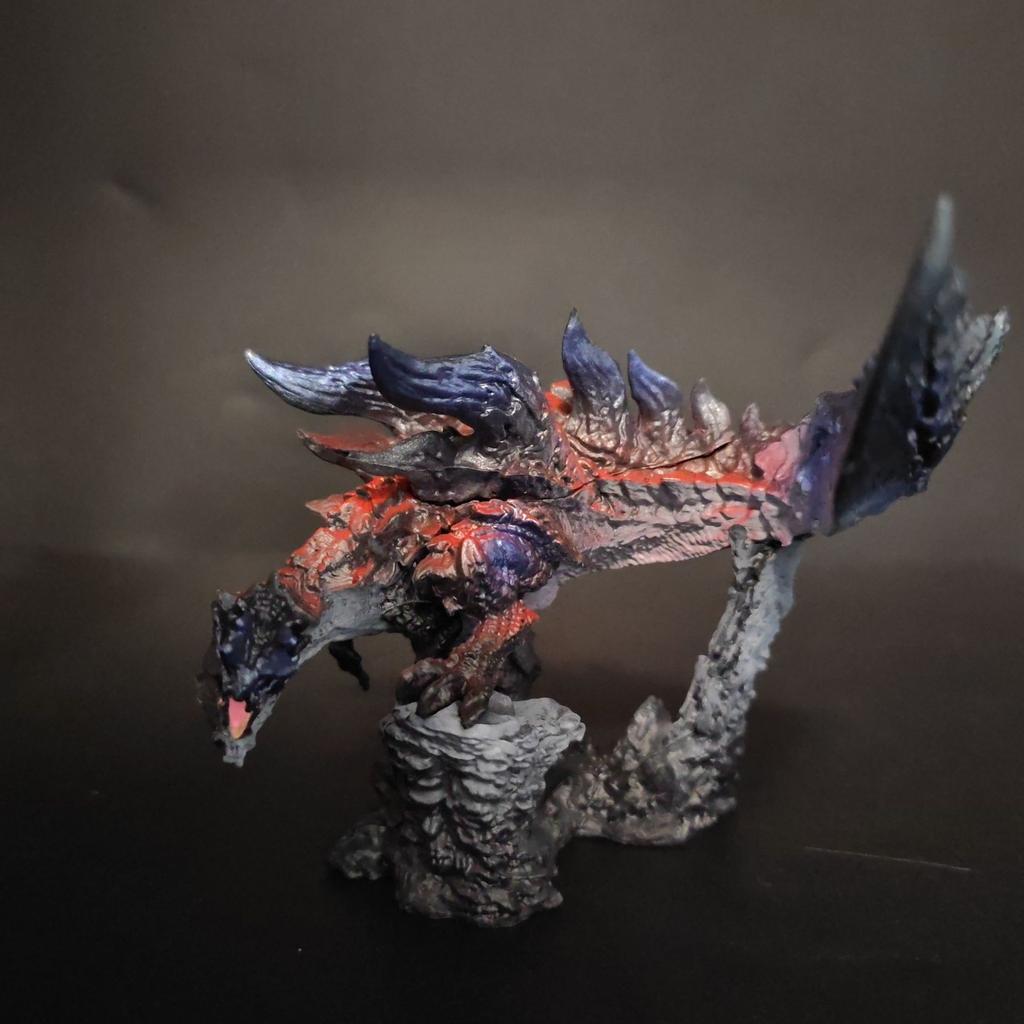 StockNew In Monster Hunter World Glavenus Rathalos Action Figure Game Model Collectible Toys Desktop Decoration Car Dashboard