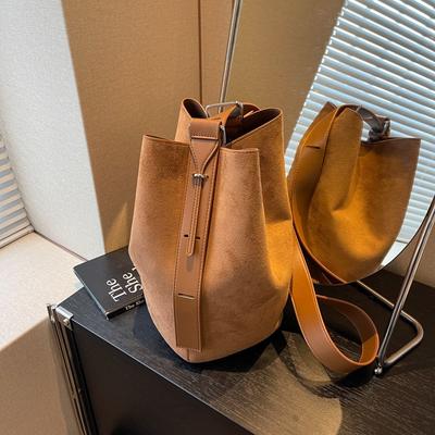 Herbst- und Wintermode Nische Einseitig matt mit neuem Messenger Bag Design Große Kapazität Eimerbeutel Gefühl