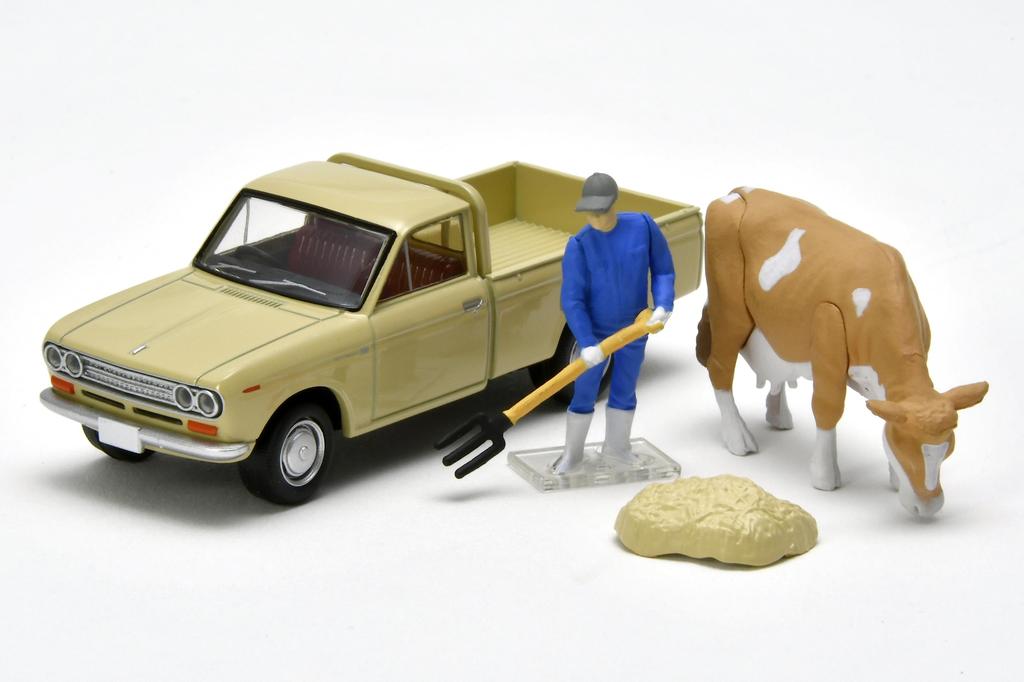 Tomica Limited Vintage 164 LV-195d Datsun 1300 Truck Light Brown with Figure Completed Product