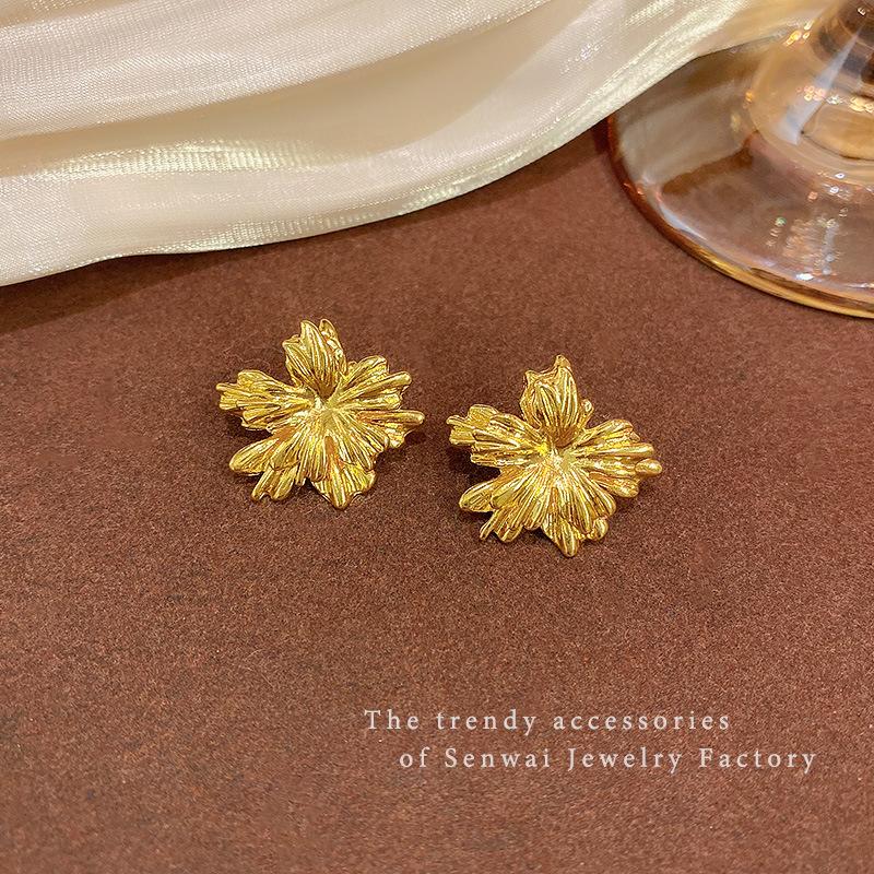 Silver needle gold three-dimensional flower stud earrings front and rear two wearing light luxury earrings unique earrings