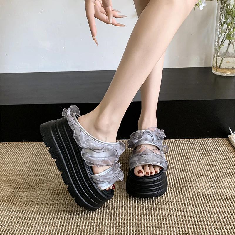 Fashion 8CM Women's High Heels Slippers New Summer Fashion Outdoor Lace Flower Sandals Comfortable Rubber Bottom Chunky Beach Flip Flops
