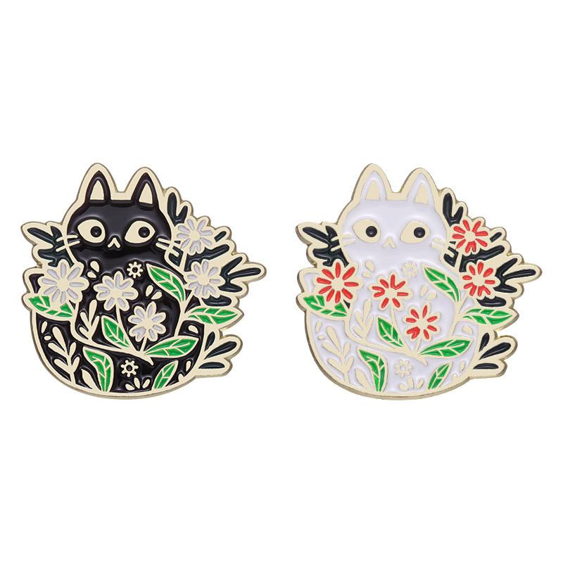 Cute Black And White Cat Brooch Charming Alloy Animal Pin For Fashionable Outfit Accessories