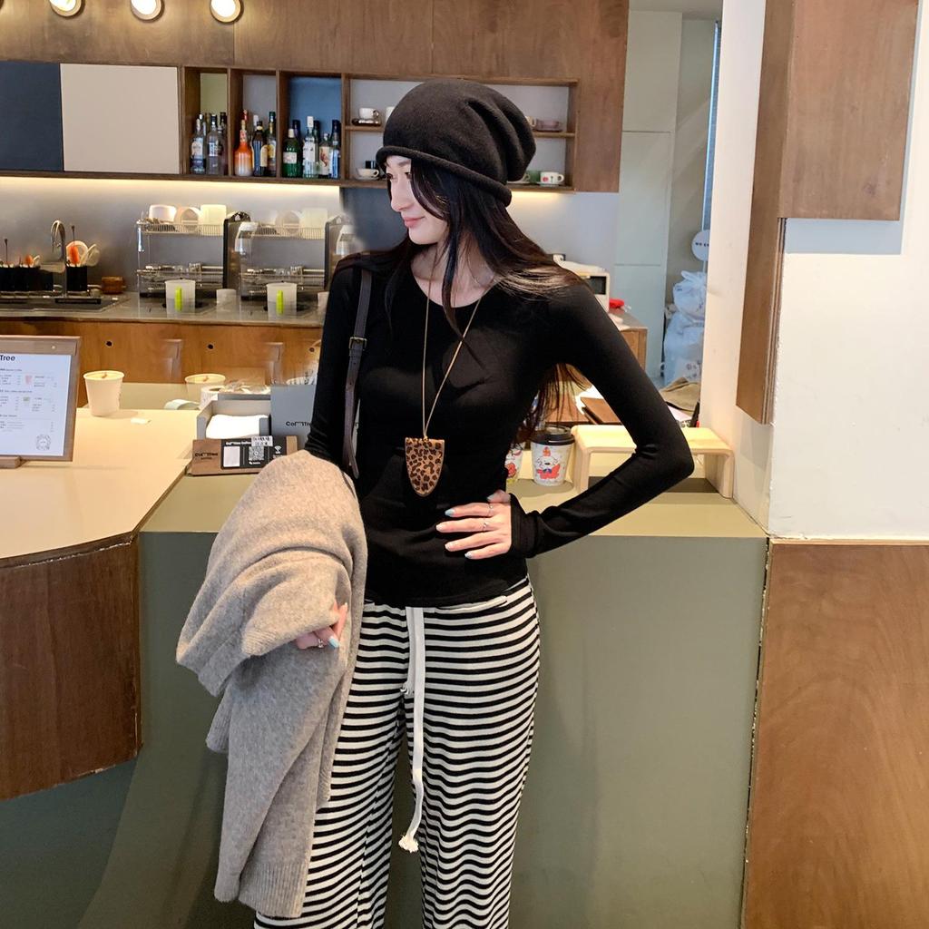 Elegant Slim Fit Long-Sleeve Round Neck T-Shirt for Women - Autumn/Winter Korean Style Base Layer