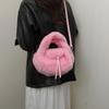 Höst/Vinter 2025 Mångsidig Plysch Crossbody Hinkväska