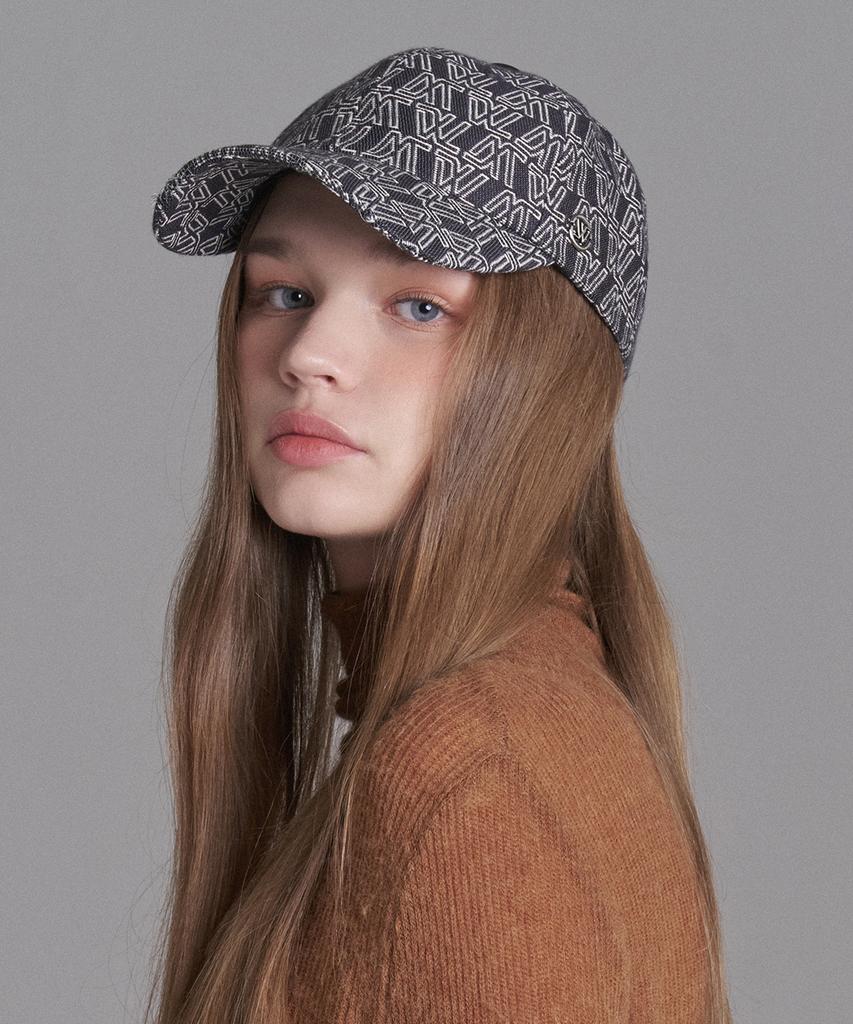 Hwaiteusaenjeu Monogram Ball Cap Dunferin (2 Colors)