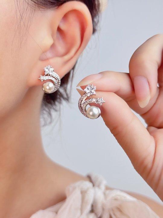 New fashion light luxury star stud earrings simple niche design earrings daily commute versatile ear jewelry
